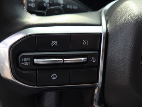 Used 2025 GMC Yukon Denali AWD/4WD image 23