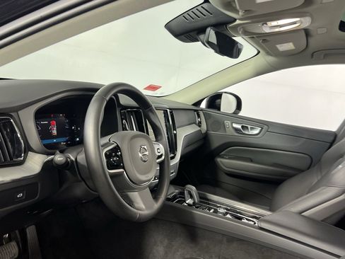 Used 2025 Volvo XC60 B5 Plus image 22