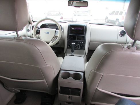 Used 2006 Ford Explorer XLT image 26