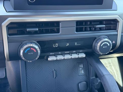 Used 2025 Toyota Tacoma TRD Off-Road AWD/4WD image 18
