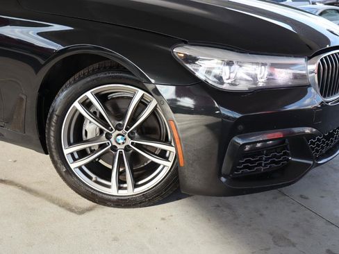 Used 2017 BMW 740i image 4