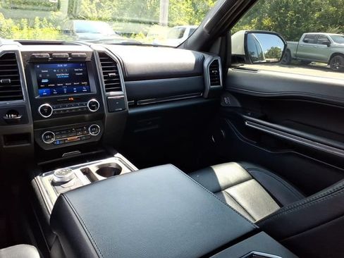 Used 2020 Ford Expedition XLT w/ Equipment Group 202A AWD/4WD image 27