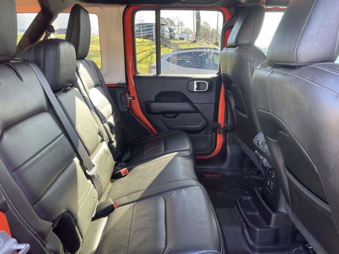 Used 2019 Jeep Wrangler Unlimited Sahara image 13