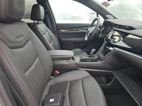 Used 2024 Cadillac XT6 Sport w/ Technology Package image 7