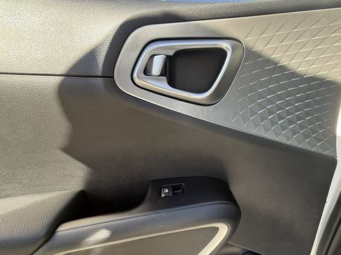 Used 2021 Kia Soul LX image 27