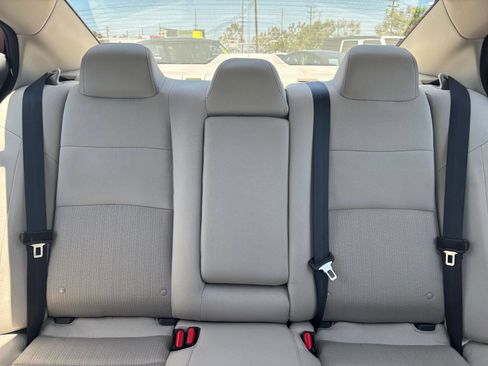Used 2025 Nissan Altima 2.5 SV FWD image 34