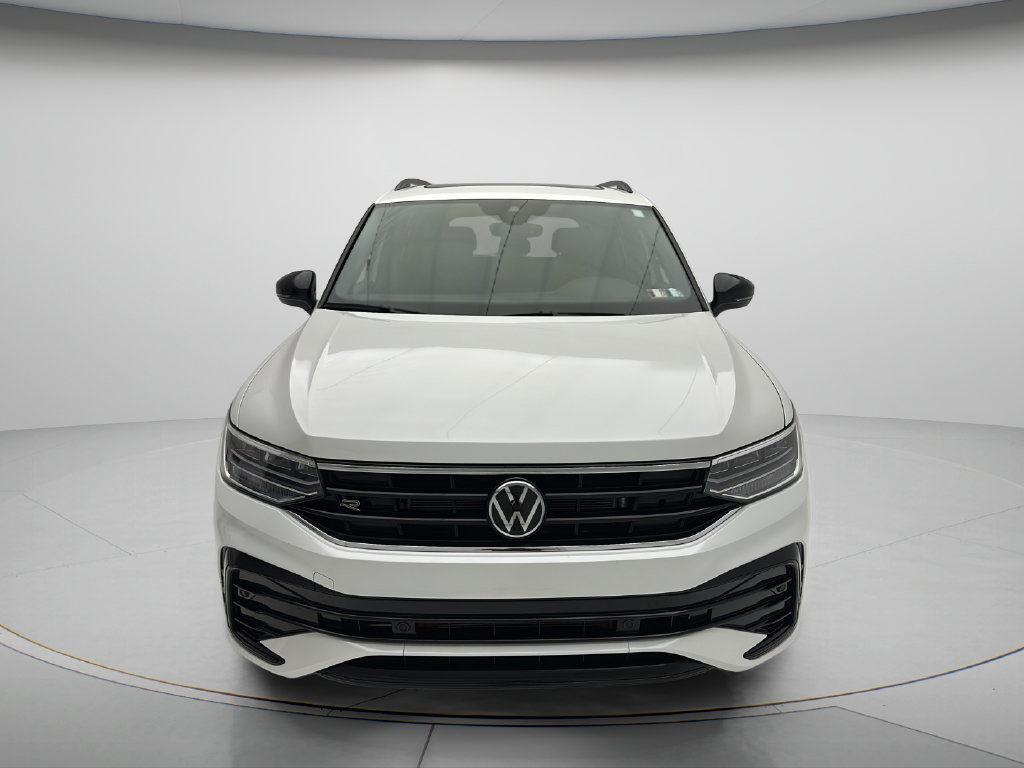 Used 2024 Volkswagen Tiguan SE R-Line AWD/4WD image 2