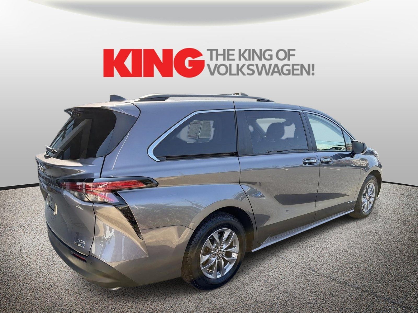 Used 2021 Toyota Sienna XLE FWD image 3