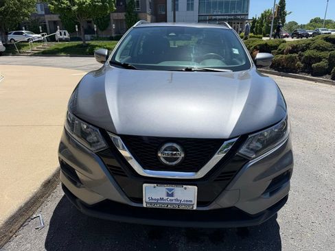 Used 2020 Nissan Rogue Sport SV FWD image 3