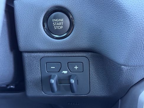 Used 2025 Toyota Tundra Limited image 23