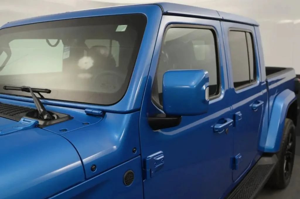 Used 2023 Jeep Gladiator Overland AWD/4WD image 12