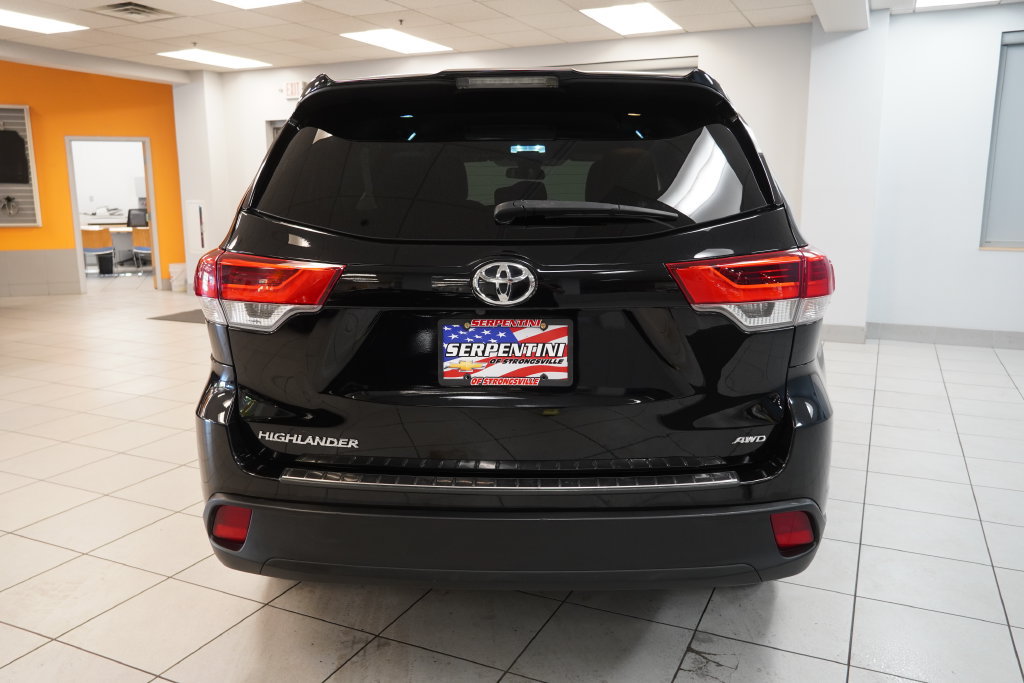 Used 2019 Toyota Highlander LE w/ Protection Package #3 AWD/4WD image 8