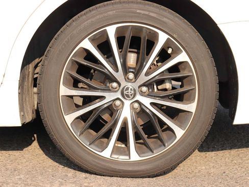 Used 2018 Toyota Camry SE w/ Audio Package FWD image 9