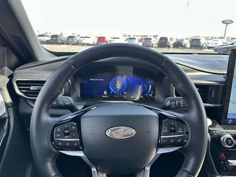 Used 2022 Ford Explorer Platinum w/ Equipment Group 601A image 19