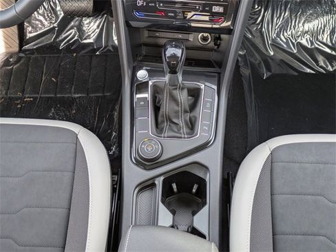 New 2026 Volkswagen Taos SE image 20