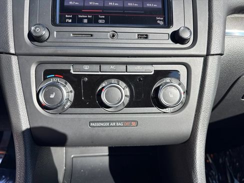 Used 2011 Volkswagen Golf 2-Door FWD image 18