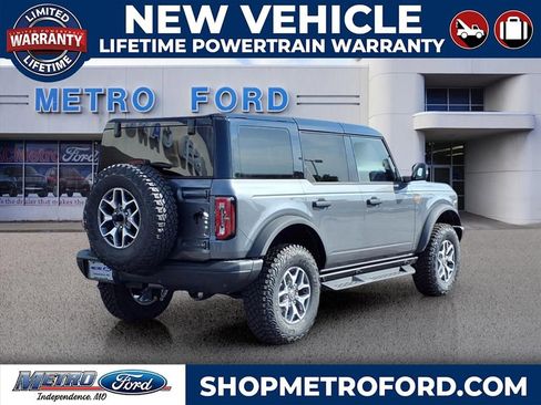 New 2025 Ford Bronco Badlands image 3