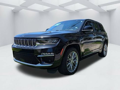 Used 2023 Jeep Grand Cherokee Summit w/ Advanced Protech Group IV AWD/4WD image 9