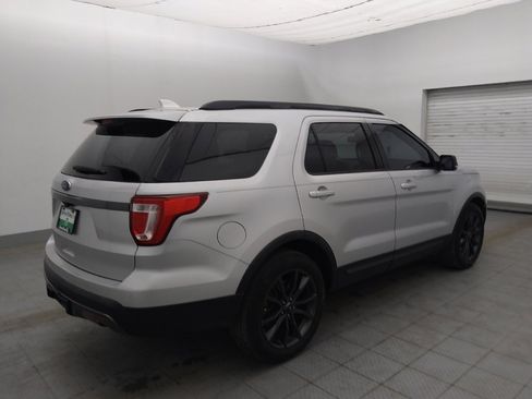 Used 2017 Ford Explorer XLT w/ Equipment Group 202A image 10