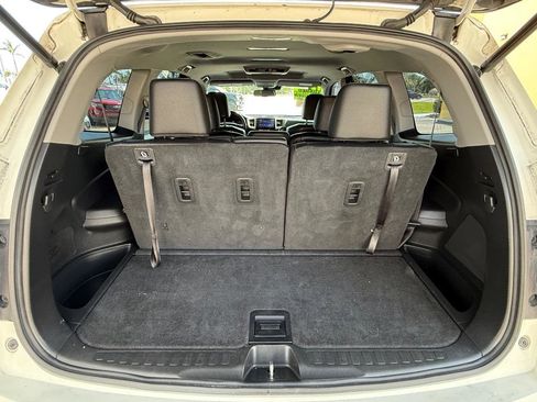 Used 2017 Honda Pilot Touring image 14