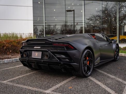 Used 2022 Lamborghini Huracan EVO image 22
