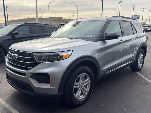 Used 2023 Ford Explorer XLT image 6