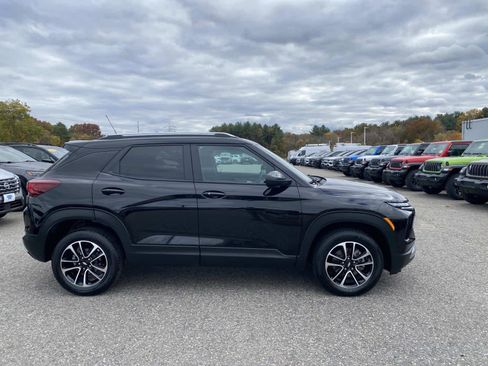 Used 2024 Chevrolet TrailBlazer LT w/ Driver Confidence Package image 2