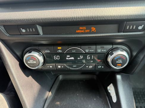 Used 2018 MAZDA MAZDA3 Touring FWD image 19