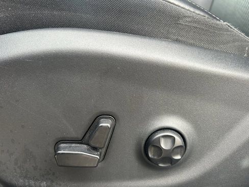 Used 2019 Jeep Cherokee Limited image 12