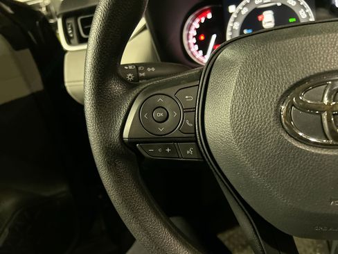 Used 2025 Toyota RAV4 XLE image 20