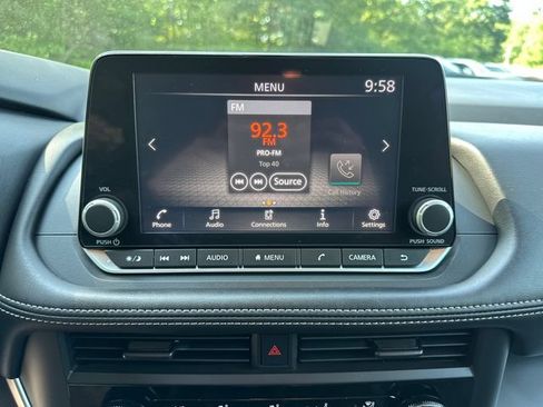 Used 2024 Nissan Rogue S AWD/4WD image 35