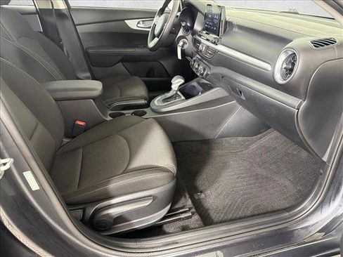 Used 2022 Kia Forte LXS FWD image 13