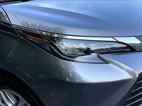 Used 2024 Toyota Sienna LE w/ LE Plus Package AWD/4WD image 32