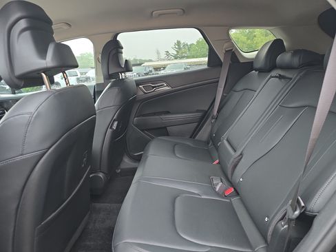 Used 2023 Kia Sportage EX AWD/4WD image 13