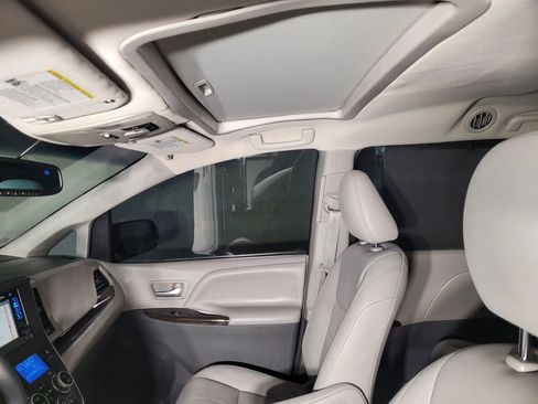 Used 2016 Toyota Sienna XLE image 35