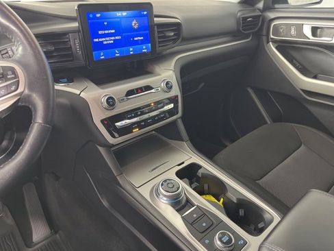 Used 2022 Ford Explorer XLT image 14