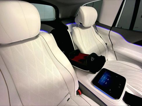 Used 2025 Mercedes-Benz Maybach GLS 600 4MATIC image 19