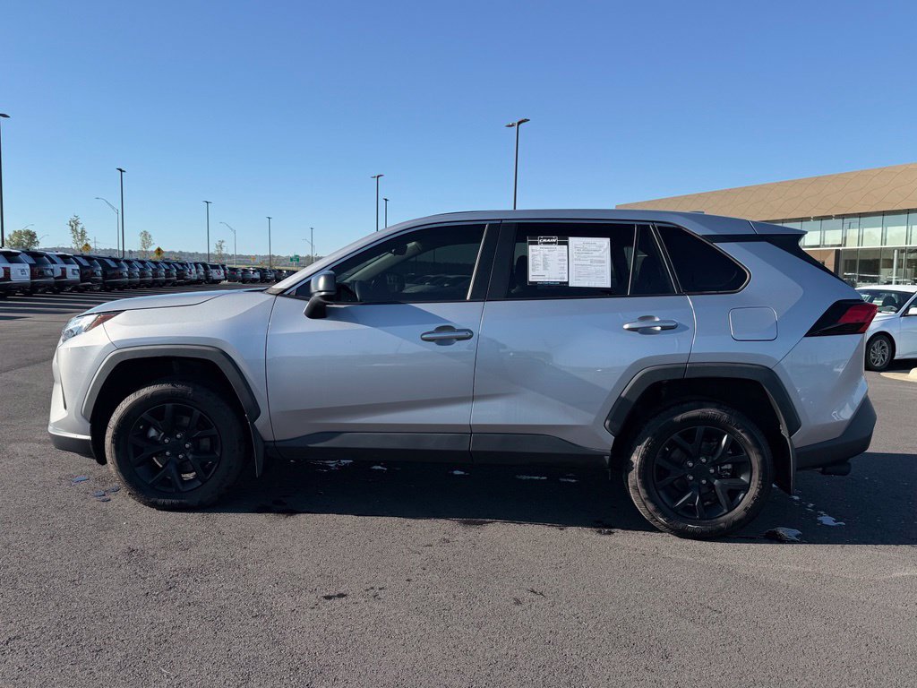 Used 2024 Toyota RAV4 LE FWD image 9