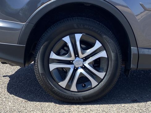 Used 2018 Toyota RAV4 LE w/ Carpet Mat Package AWD/4WD image 9
