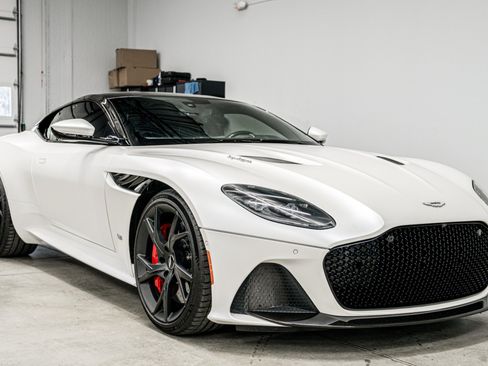 Used 2019 Aston Martin DBS Superleggera RWD image 3