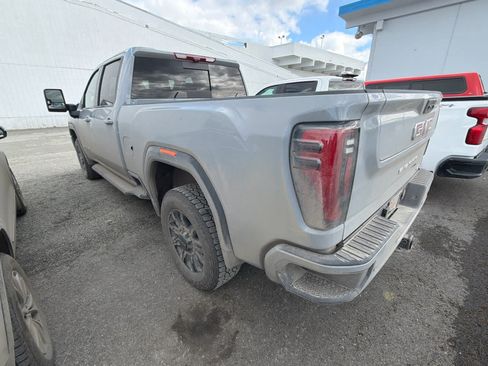 Used 2025 GMC Sierra 2500 AT4 w/ Technology Package AWD/4WD image 2