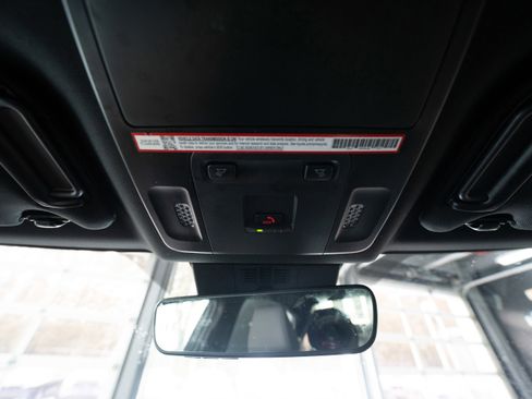 Used 2025 Toyota Camry SE w/ Convenience Package image 18