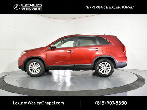 Used 2015 Kia Sorento LX image 10