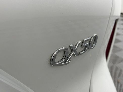 Used 2023 INFINITI QX50 Luxe AWD/4WD image 5