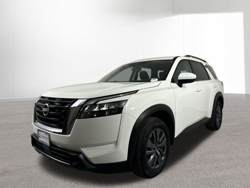 Certified 2025 Nissan Pathfinder SV image 26