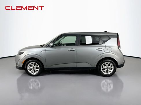 Used 2023 Kia Soul LX w/ LX Technology Package FWD image 4