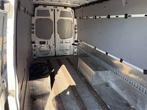 Used 2014 Freightliner Sprinter 3500 RWD image 18