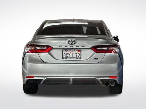 Used 2022 Toyota Camry SE FWD image 6