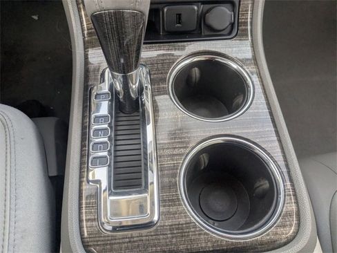 Used 2017 GMC Acadia Limited SLT image 27