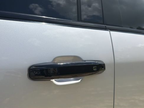 Used 2024 GMC Sierra 2500 Denali Ultimate AWD/4WD image 19
